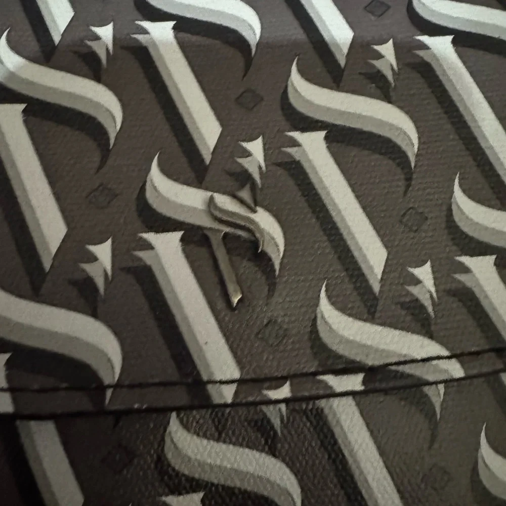 Simply Vera Vera Wang SV Logo Crossbody Wallet Clutch Brown Multi EUC - Picture 2 of 7